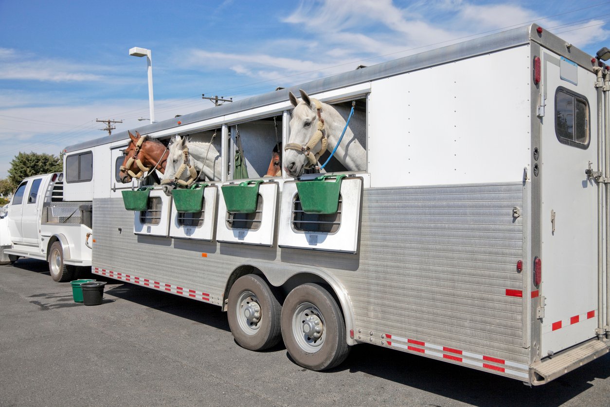 Utility trailer with single axle on highway - light-duty towing application